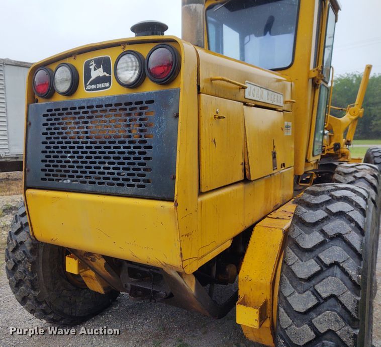 image for item IK9309 1979 John Deere 670A  motor grader