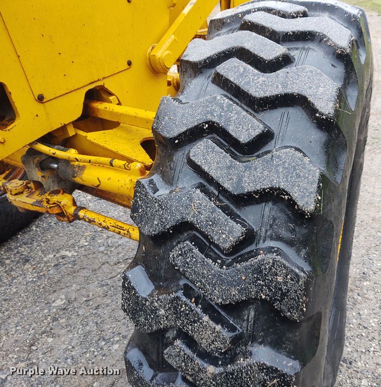 image for item IK9309 1979 John Deere 670A  motor grader