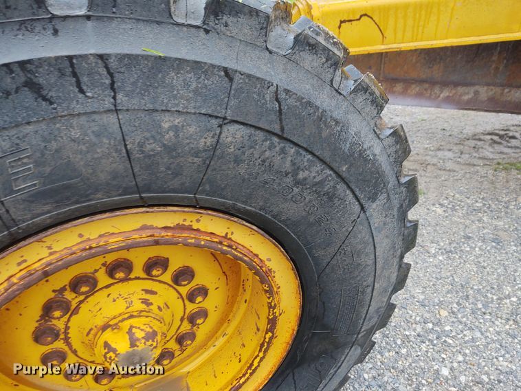 image for item IK9309 1979 John Deere 670A  motor grader