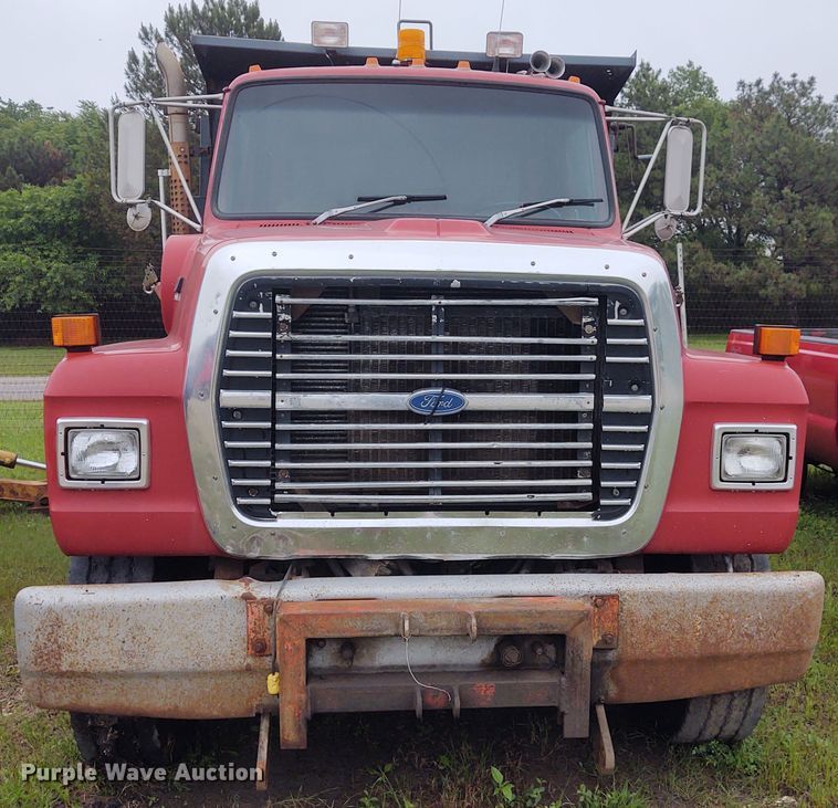 image for item IK9311 1990 Ford L8000  dump truck