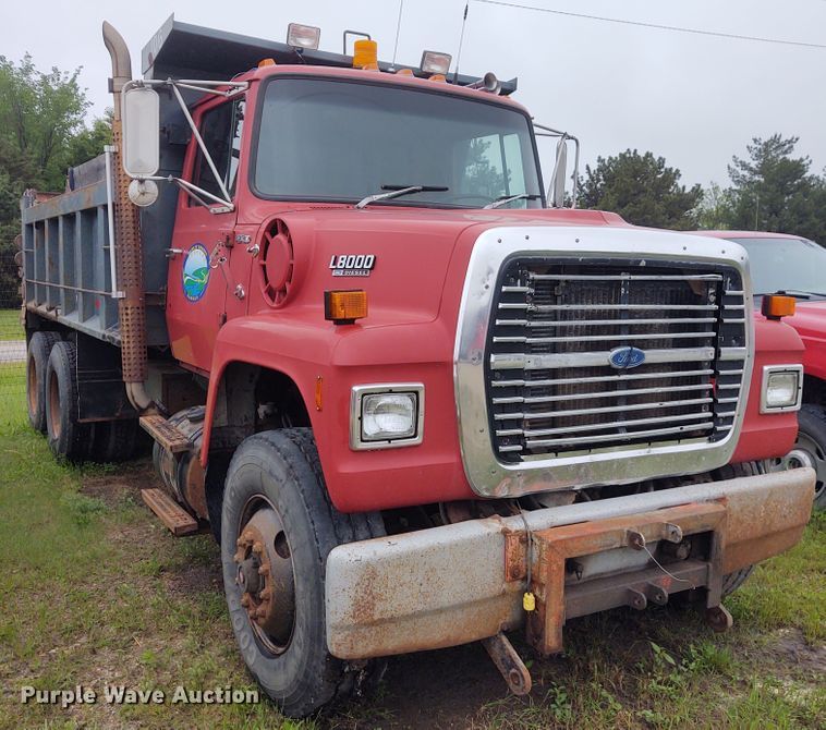 image for item IK9311 1990 Ford L8000  dump truck