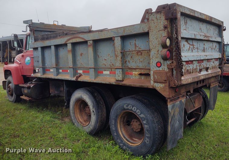 image for item IK9311 1990 Ford L8000  dump truck