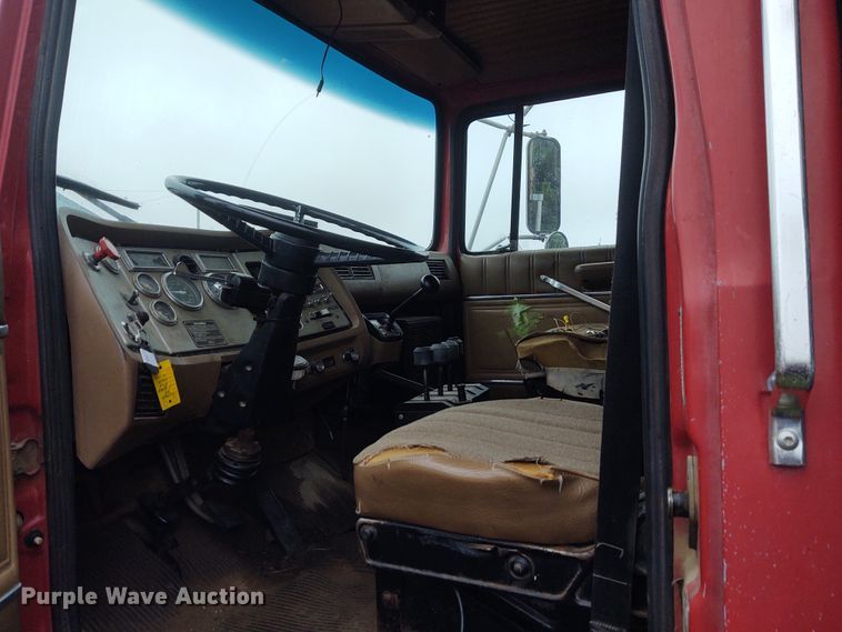 image for item IK9311 1990 Ford L8000  dump truck