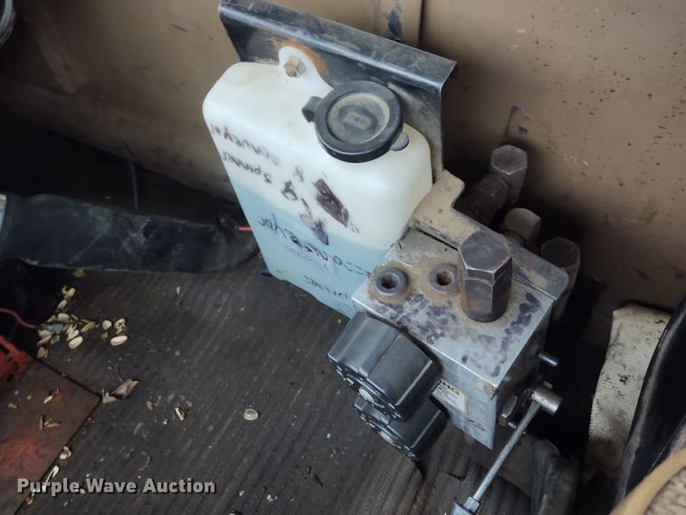 image for item IK9311 1990 Ford L8000  dump truck