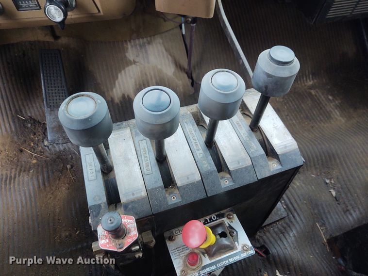 image for item IK9311 1990 Ford L8000  dump truck