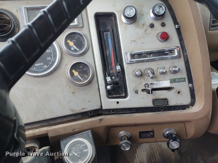 image for item IK9311 1990 Ford L8000  dump truck