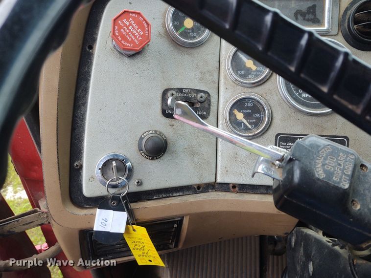 image for item IK9311 1990 Ford L8000  dump truck