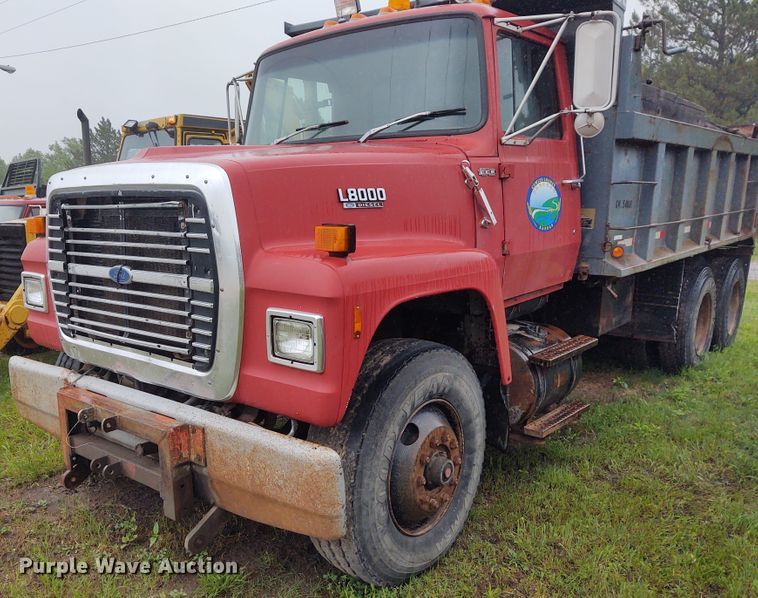 image for item IK9311 1990 Ford L8000  dump truck
