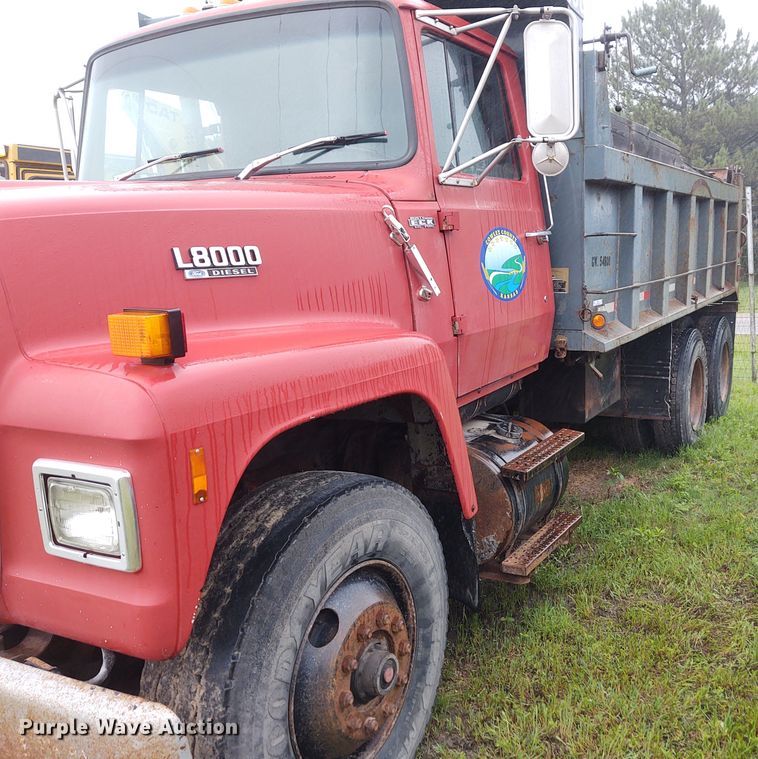 image for item IK9311 1990 Ford L8000  dump truck