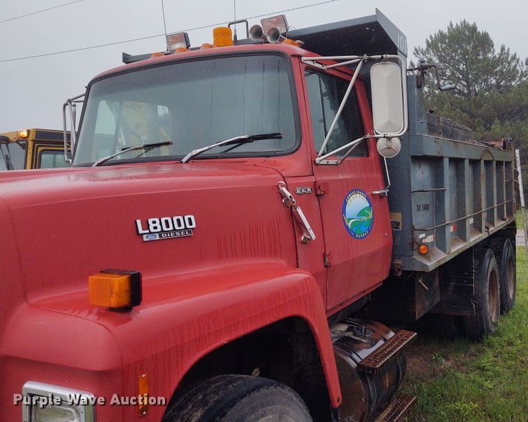 image for item IK9311 1990 Ford L8000  dump truck