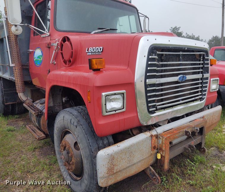 image for item IK9311 1990 Ford L8000  dump truck