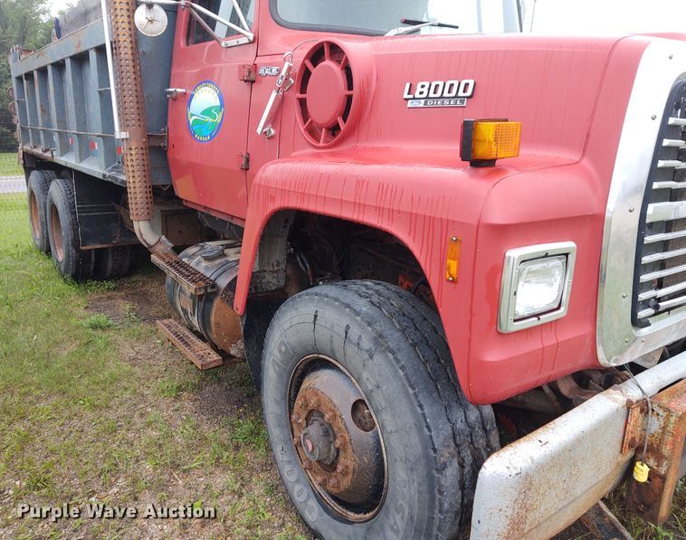 image for item IK9311 1990 Ford L8000  dump truck