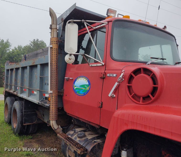 image for item IK9311 1990 Ford L8000  dump truck