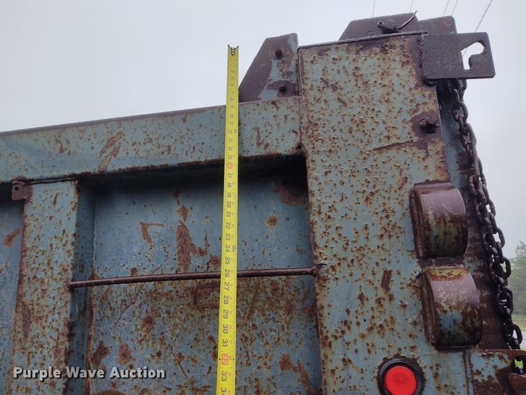 image for item IK9311 1990 Ford L8000  dump truck