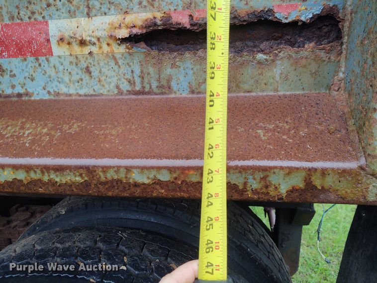 image for item IK9311 1990 Ford L8000  dump truck