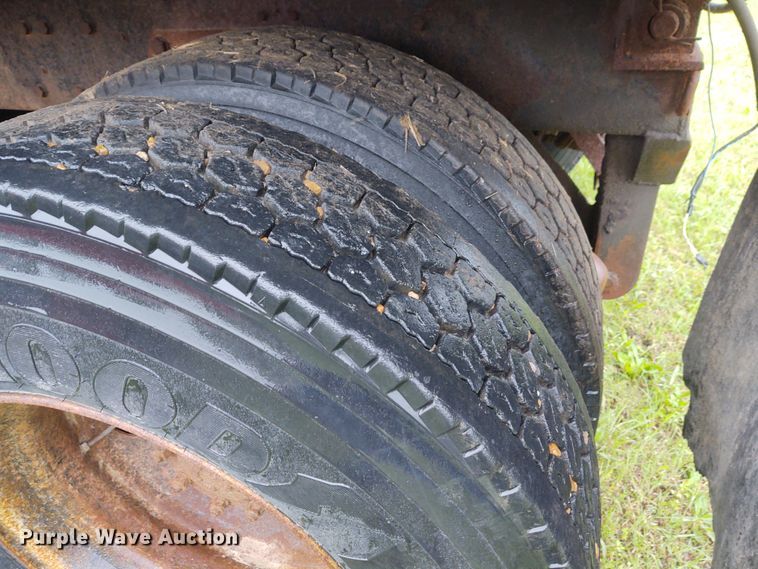 image for item IK9311 1990 Ford L8000  dump truck