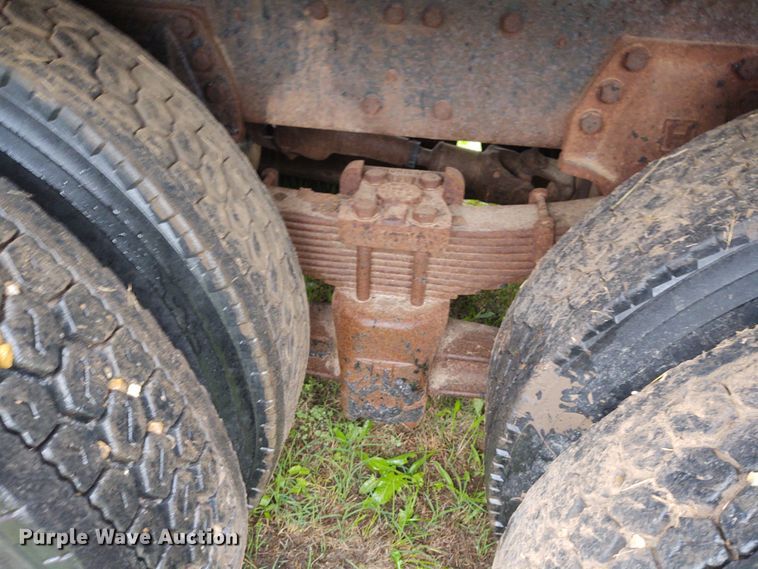 image for item IK9311 1990 Ford L8000  dump truck