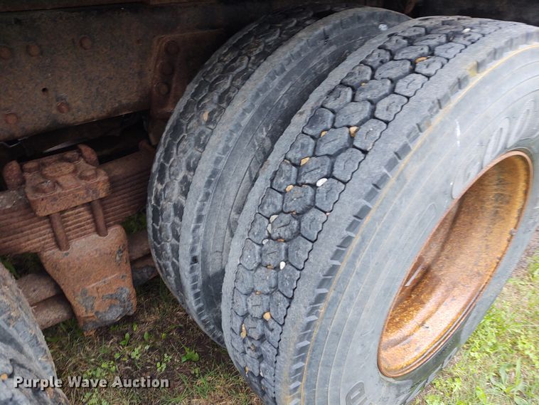 image for item IK9311 1990 Ford L8000  dump truck