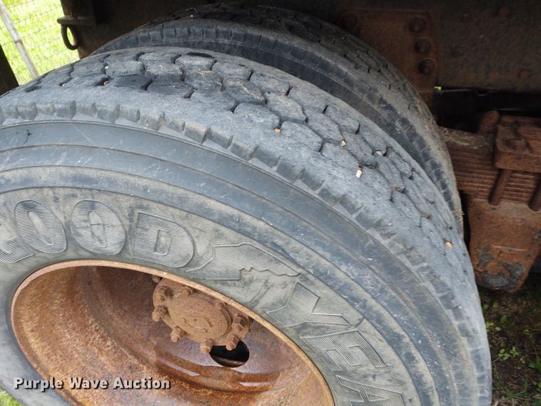 image for item IK9311 1990 Ford L8000  dump truck