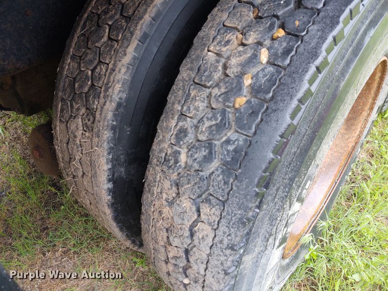 image for item IK9311 1990 Ford L8000  dump truck