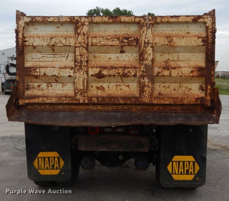 image for item IL9430 2006 Freightliner Business Class M2  dump truck