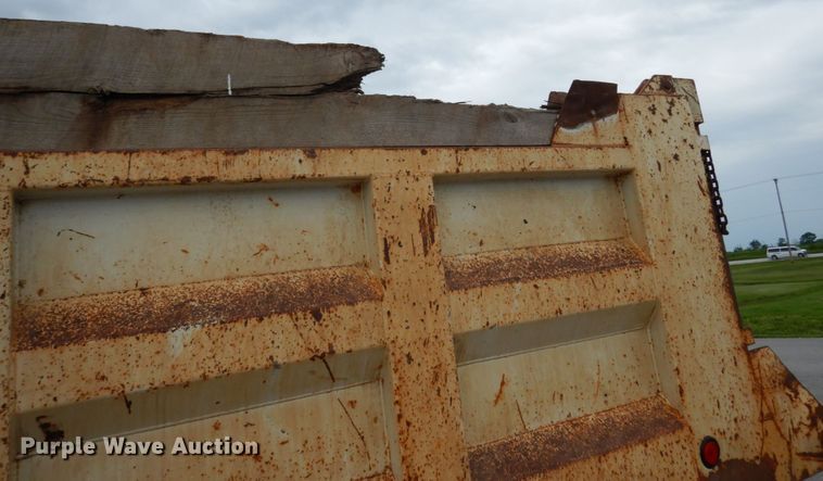 image for item IL9430 2006 Freightliner Business Class M2  dump truck