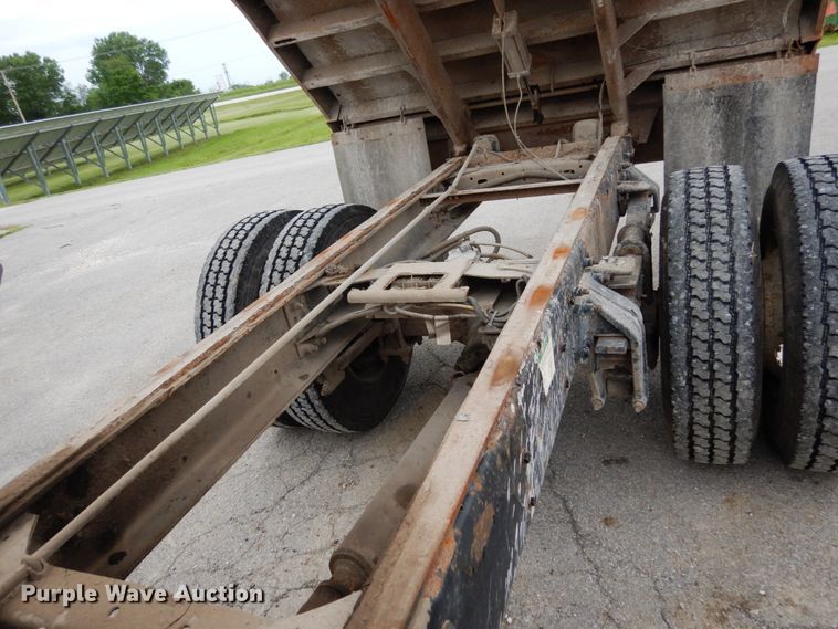 image for item IL9430 2006 Freightliner Business Class M2  dump truck