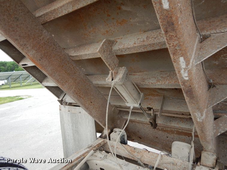 image for item IL9430 2006 Freightliner Business Class M2  dump truck