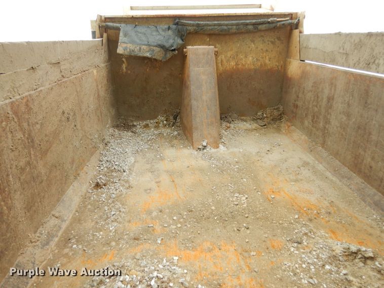 image for item IL9430 2006 Freightliner Business Class M2  dump truck