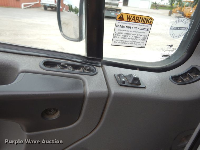 image for item IL9430 2006 Freightliner Business Class M2  dump truck