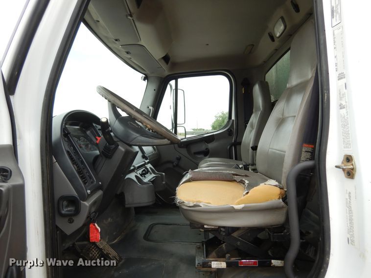 image for item IL9430 2006 Freightliner Business Class M2  dump truck