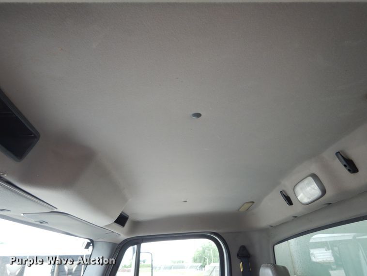 image for item IL9430 2006 Freightliner Business Class M2  dump truck