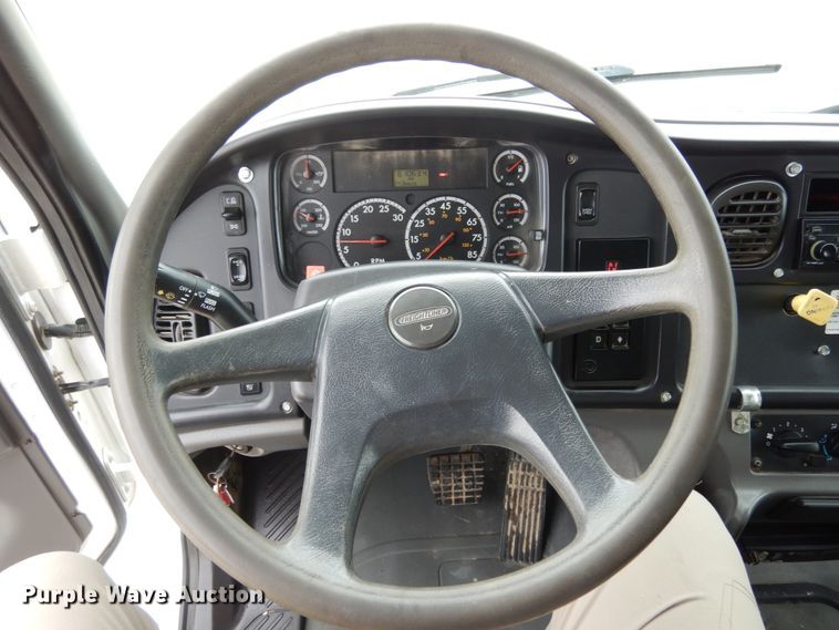 image for item IL9430 2006 Freightliner Business Class M2  dump truck