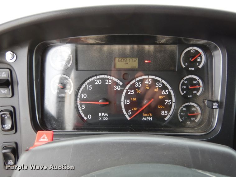 image for item IL9430 2006 Freightliner Business Class M2  dump truck