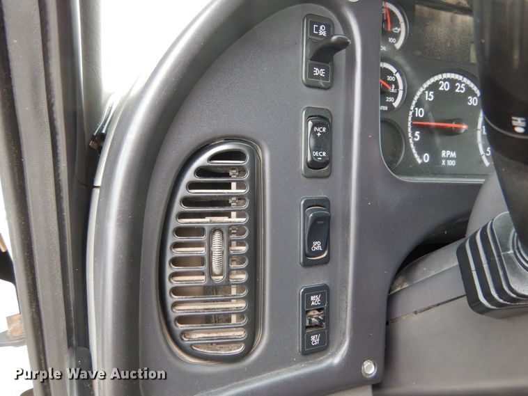 image for item IL9430 2006 Freightliner Business Class M2  dump truck