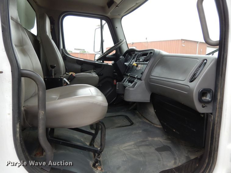 image for item IL9430 2006 Freightliner Business Class M2  dump truck