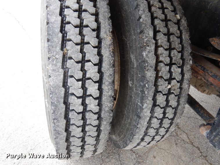 image for item IL9430 2006 Freightliner Business Class M2  dump truck