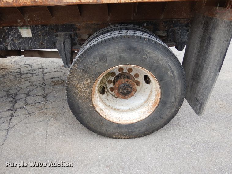 image for item IL9430 2006 Freightliner Business Class M2  dump truck