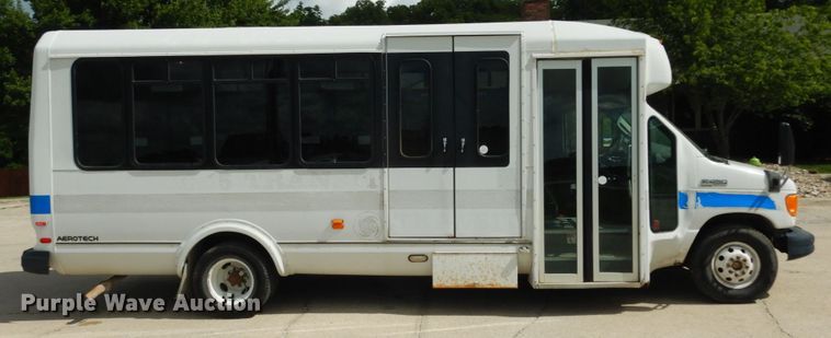 image for item IL9490 2006 Ford Econline E450 Super Duty  Aerotech shuttle bus