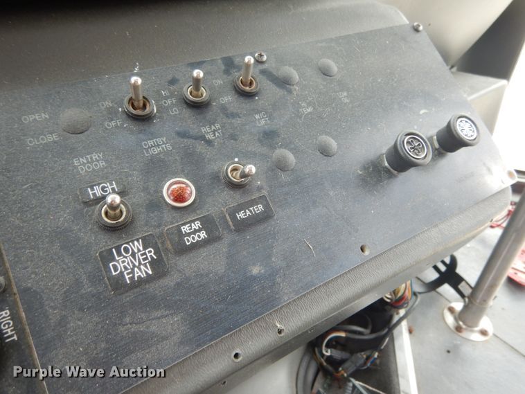 image for item IL9490 2006 Ford Econline E450 Super Duty  Aerotech shuttle bus