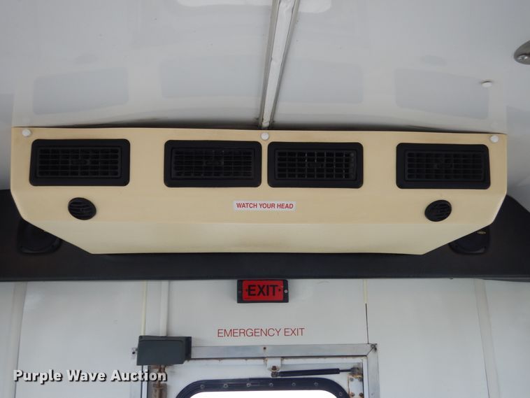 image for item IL9490 2006 Ford Econline E450 Super Duty  Aerotech shuttle bus