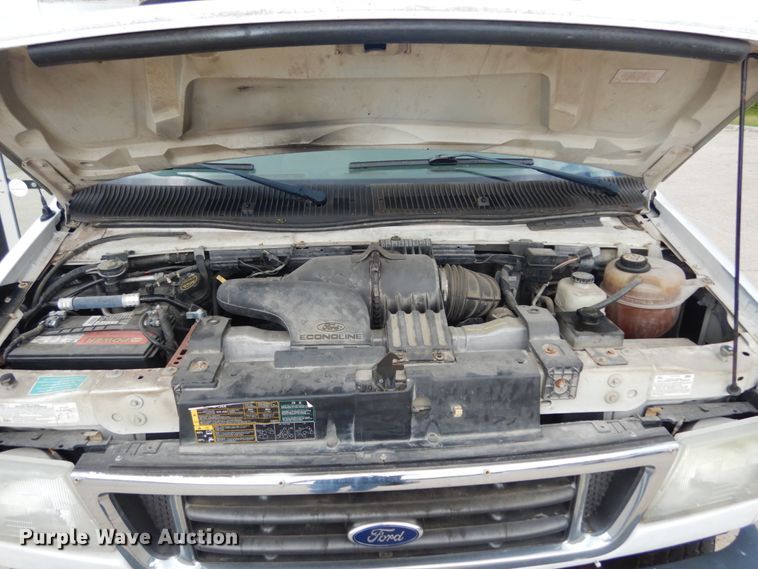 image for item IL9490 2006 Ford Econline E450 Super Duty  Aerotech shuttle bus