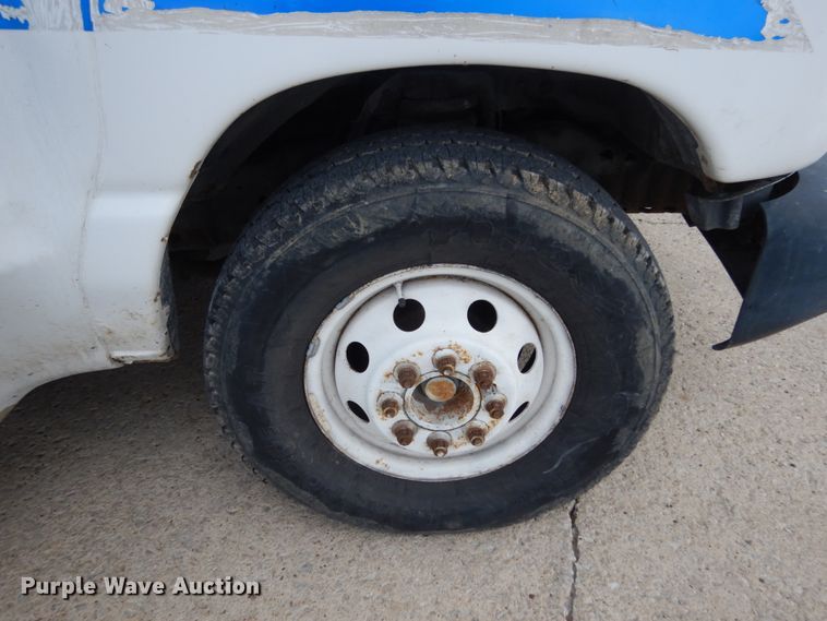 image for item IL9490 2006 Ford Econline E450 Super Duty  Aerotech shuttle bus