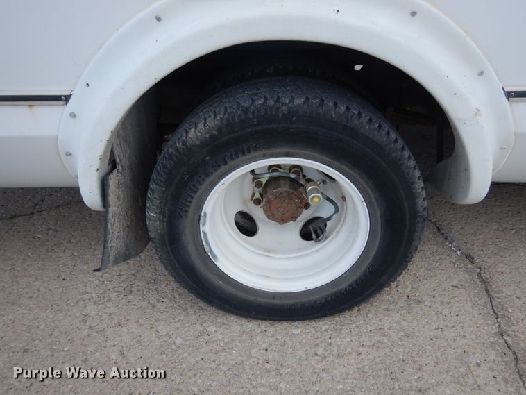 image for item IL9490 2006 Ford Econline E450 Super Duty  Aerotech shuttle bus