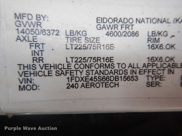 image for item IL9490 2006 Ford Econline E450 Super Duty  Aerotech shuttle bus