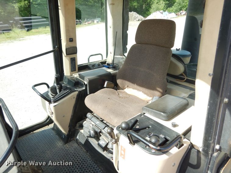 image for item IL9492 1997 Caterpillar 953C  track loader