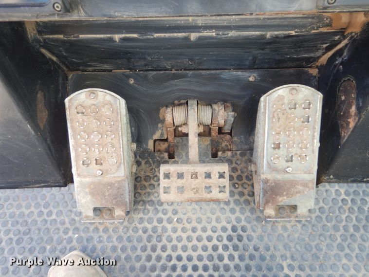 image for item IL9492 1997 Caterpillar 953C  track loader