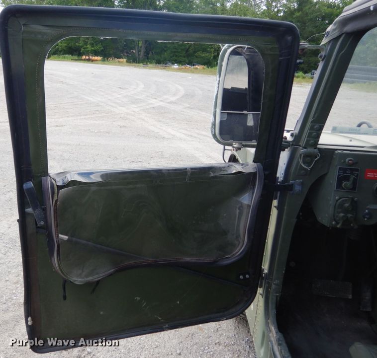 image for item IL9493 1991 Am General HMMWVM998  Humvee SUV