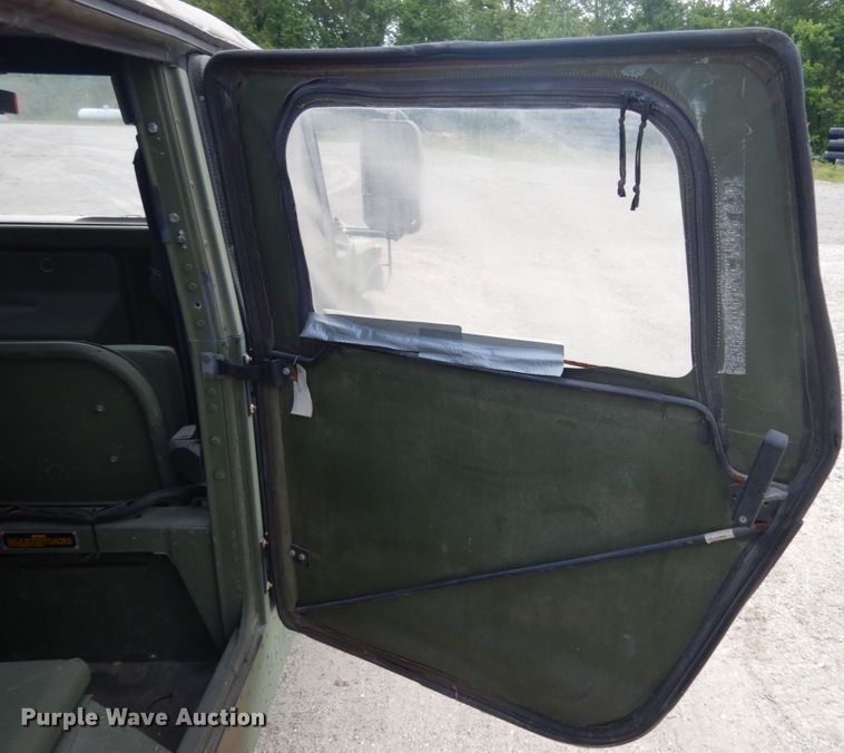 image for item IL9493 1991 Am General HMMWVM998  Humvee SUV