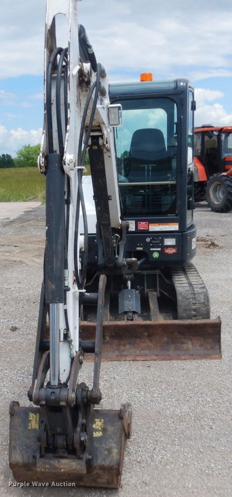 image for item IL9495 2015 Bobcat E32  mini excavator